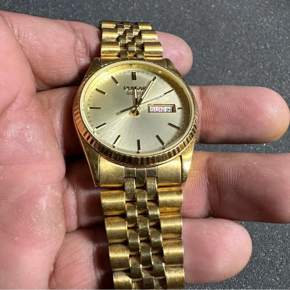 Vintage PULSAR Mens Quartz Watch Day Date Gold Tone Working V533-8B50 *READ* - Picture 2 of 10